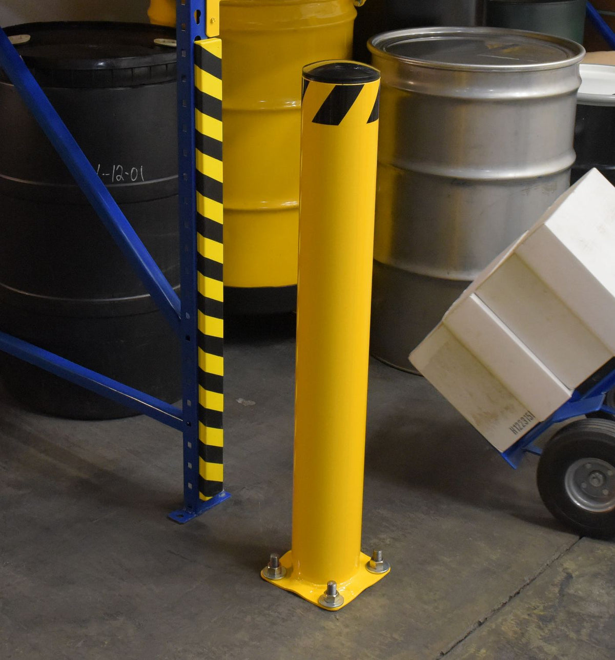 Vestil Manufacturing Corp Steel Pipe Safety Bollards– – Now available at MTN Shop US. - imagen 5