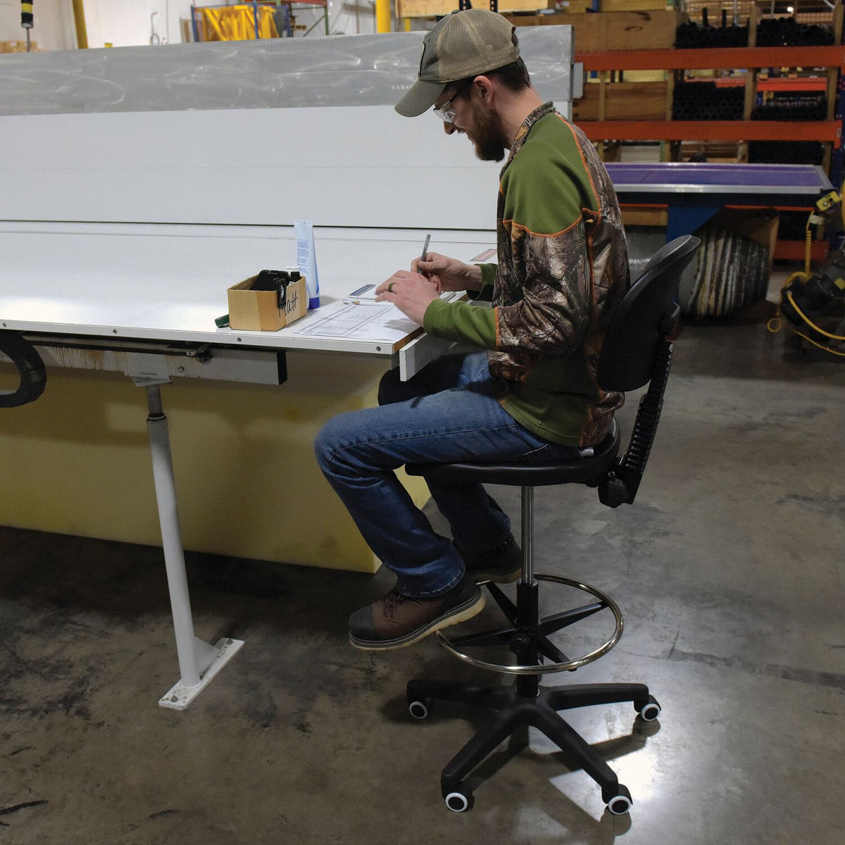 Vestil Manufacturing Corp Ergonomic Work Chair and Stool– – Now available at MTN Shop US. - imagen 3
