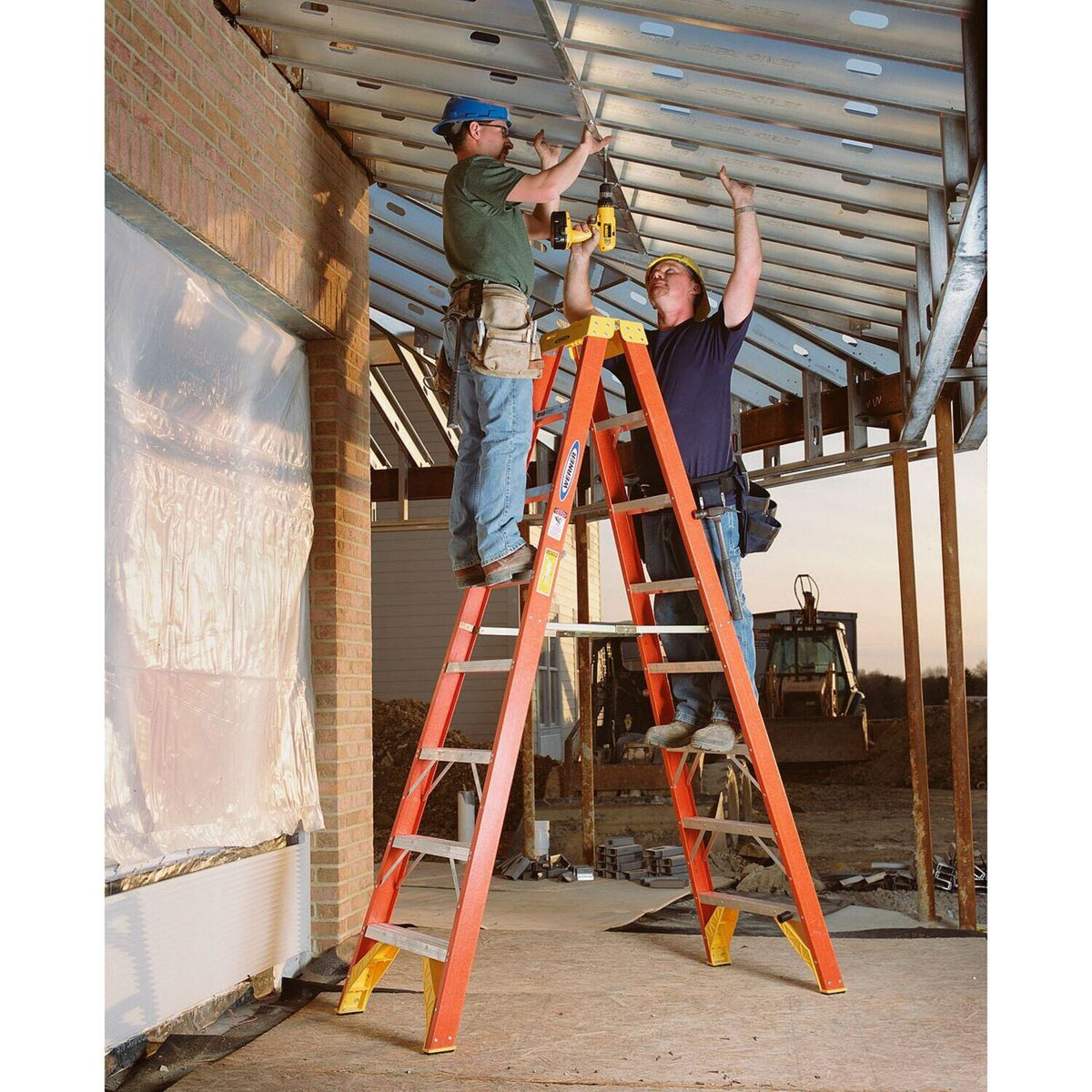 Vestil Manufacturing Corp Fiberglass Twin Front Ladders– – Now available at MTN Shop US. - imagen 5