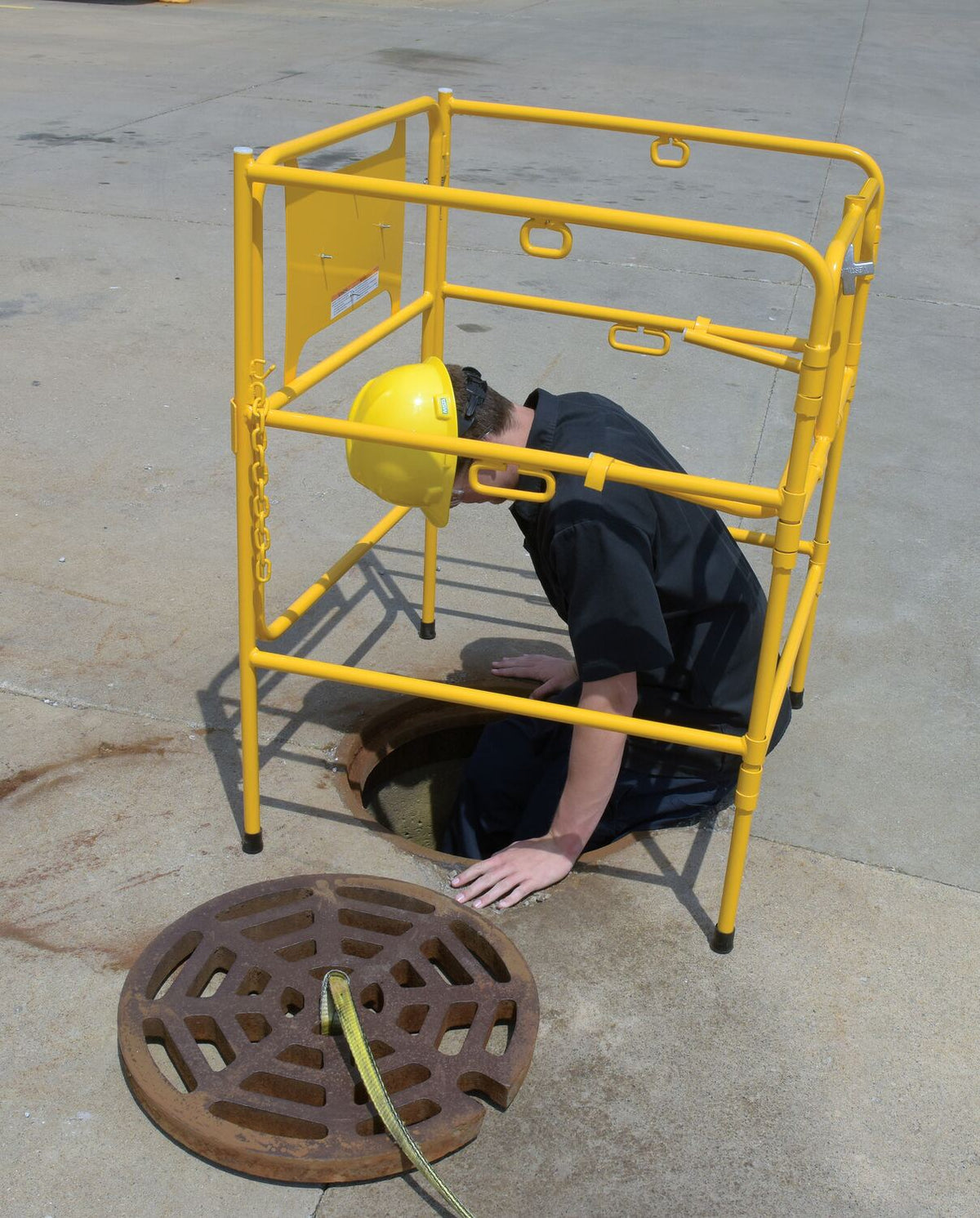Vestil Manufacturing Corp Manhole Guard Rails– – Now available at MTN Shop US. - imagen 8