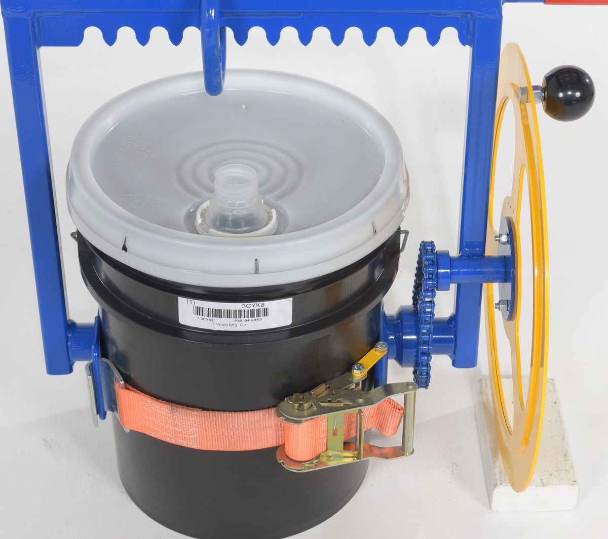 Vestil Manufacturing Corp Hoist Mounted Pail Carrier / Rotator– – Now available at MTN Shop US. - imagen 8