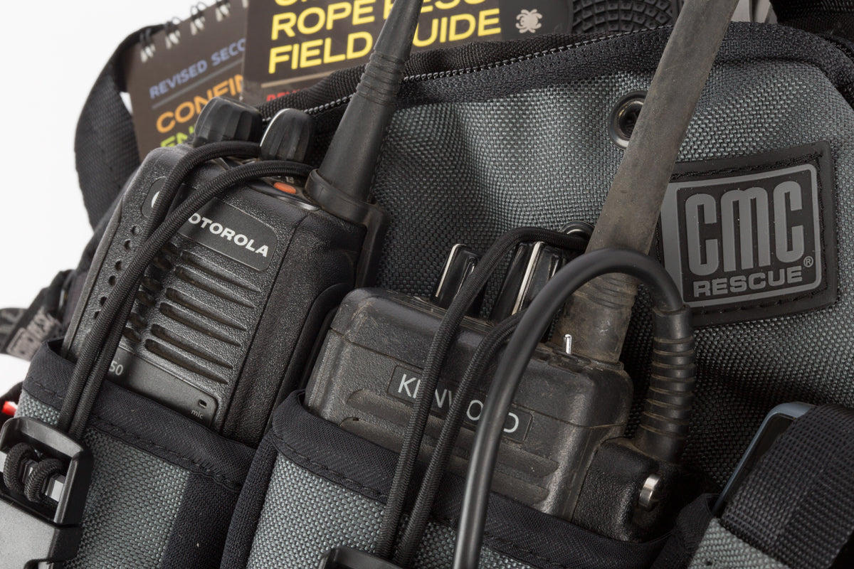 CMC Dualcom Radio Harness, dual-radio chest harness for communications, close-up detail - imagen 6