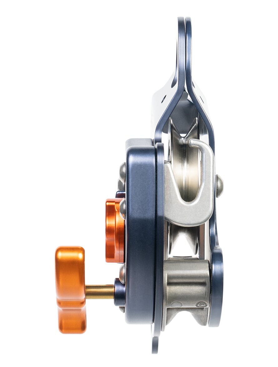 CMC MPD (Multi-Purpose Device), multi-purpose device combining pulley, descender and rope grab, detail view - imagen 3