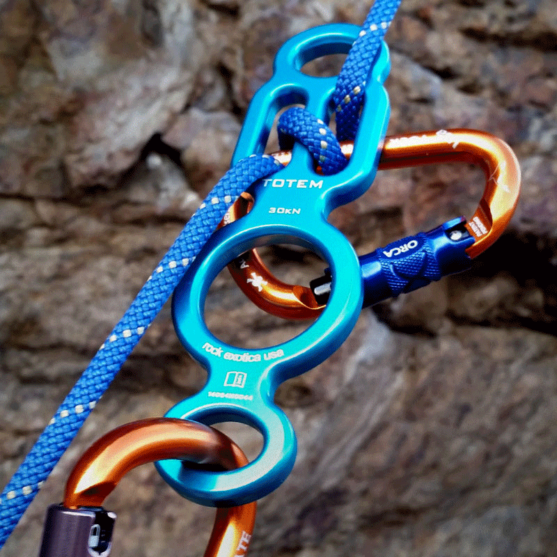 Rock Exotica Totem Descender– The Totem was designed to be the most versatile rigging and rappelling tool available. It can function as a rigging plate, an easy-to-lock-off figure 8. – Now available at MTN Shop US. - imagen 3