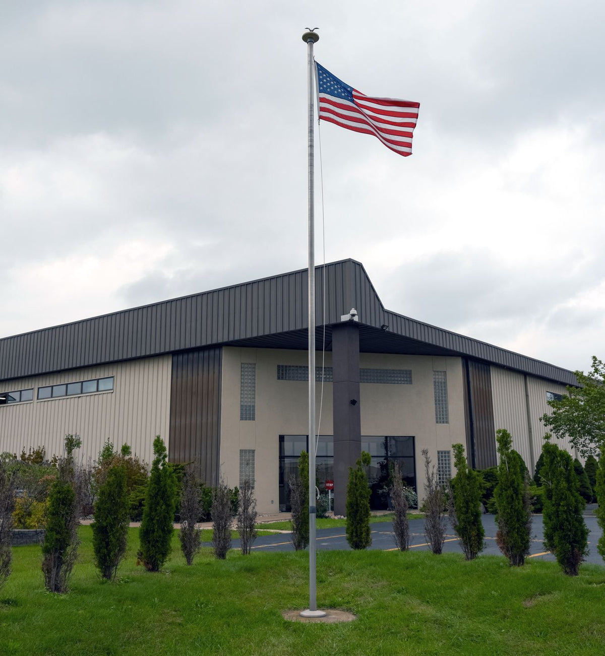 Vestil Manufacturing Corp Stainless Steel Flag Poles and American Flags– – Now available at MTN Shop US. - imagen 3