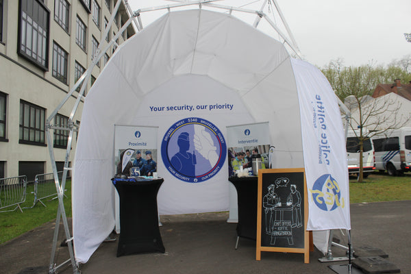 Konligo AK400 event structure featuring a full printed inner backdrop, ideal for public events and exhibitions – now available on MTN SHOP US.