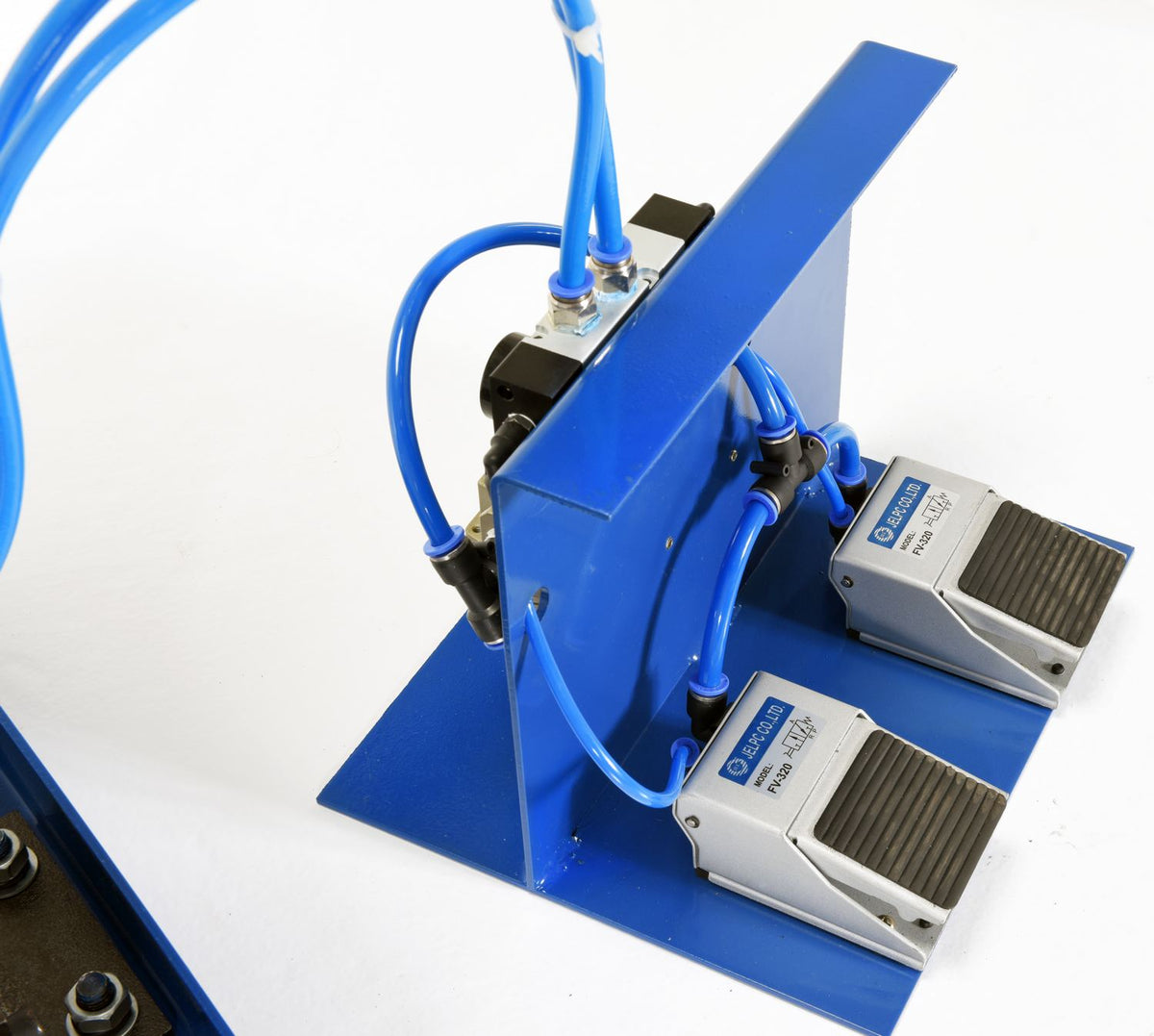 Vestil Manufacturing Corp Pneumatic Scissor Lift Table– – Now available at MTN Shop US. - imagen 8