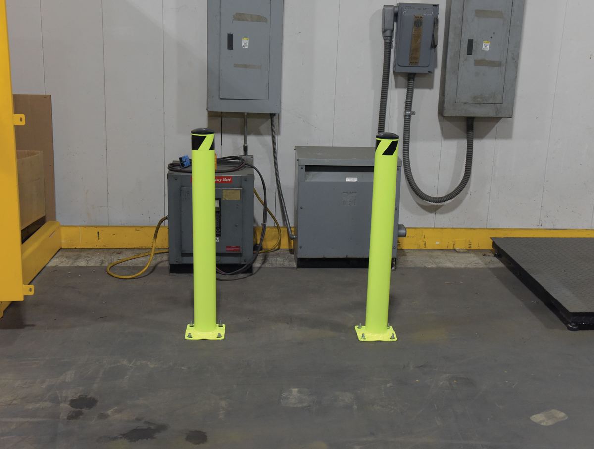 Vestil Manufacturing Corp Safety Bollard - High Visibility Fluorescent Yellow– – Now available at MTN Shop US. - imagen 3