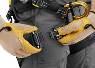 Arborist with gloves fastening the FAST waistbelt buckle on a Petzl SEQUOIA PLUS harness - imagen 5
