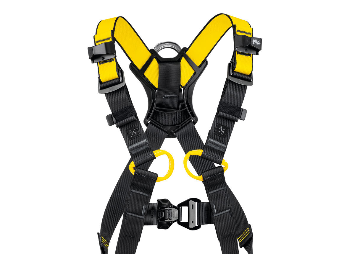 Petzl Newton Full Body Harness | International Version – The Petzl Newton Full body Harness is simple to use, comfortable, with numerous accessories and technically suitable to the requirements of the work they are designed. Certified to North American, European and Russian standards. Shop now. – Now available at MTN Shop US. - imagen 3