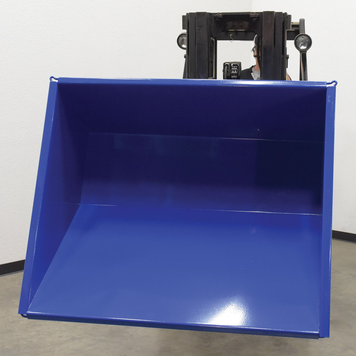 Vestil Manufacturing Corp Low Profile D-Style Self Dumping Hoppers– – Now available at MTN Shop US. - imagen 4