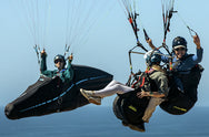 Two paragliders in flight, both wearing Sena EXPAND Mesh headsets for group communication - imagen 8