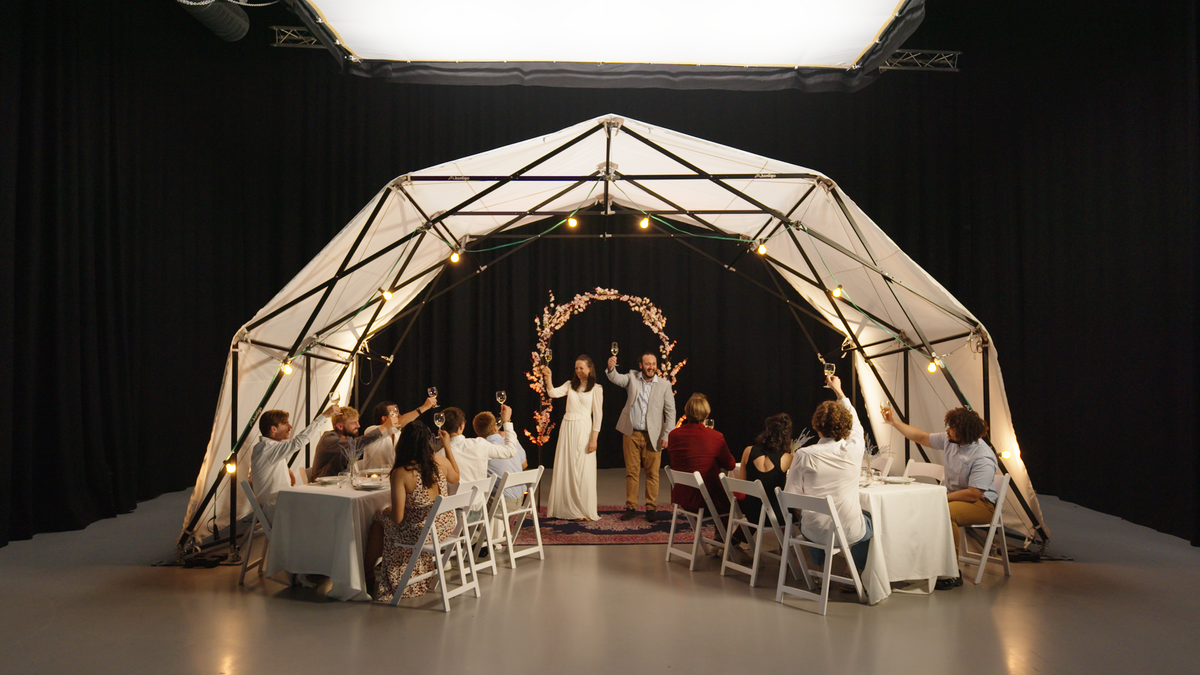 Konligo Fastival event structure with white membrane used as a wedding canopy, featuring guests toasting newlyweds at a dinner reception, now available on MTN Shop US. - imagen 10