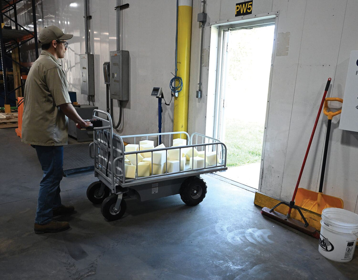 Vestil Manufacturing Corp Off-Road Traction Drive Powered Carts– – Now available at MTN Shop US. - imagen 7