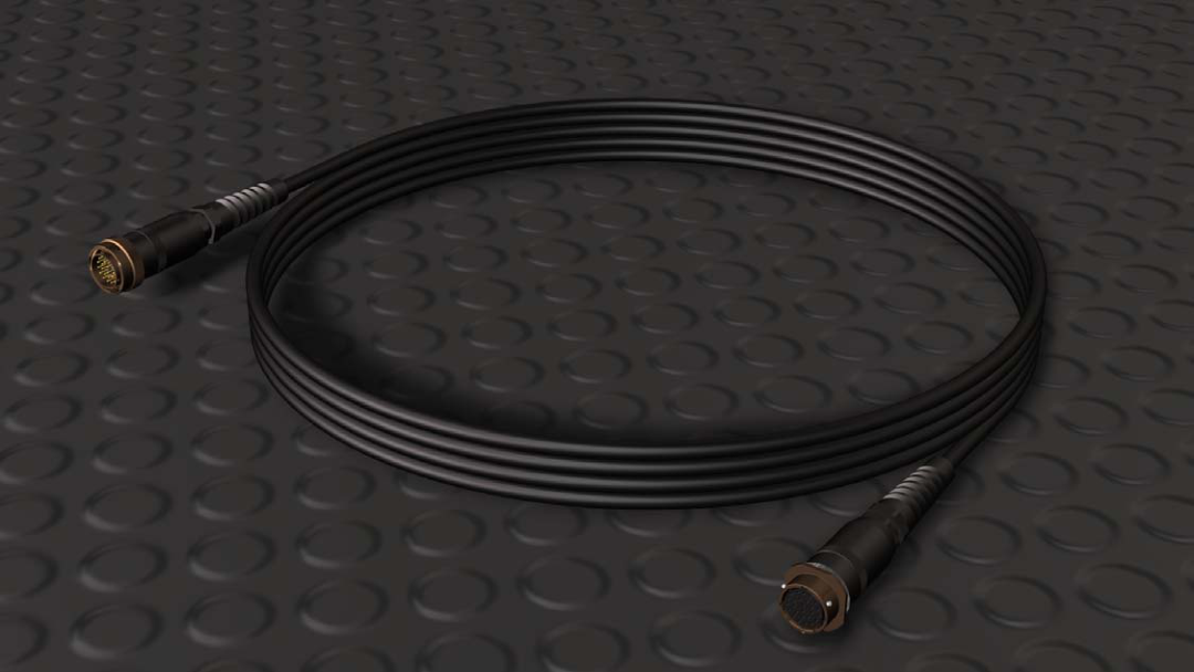 Coiled black P26 remote control cable with black circular connectors at both ends, displayed on a dark textured background.” - imagen 2