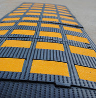 Vestil Manufacturing Corp Rubber Speed Humps– – Now available at MTN Shop US. - imagen 6