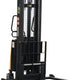 Apilador Vestil Manufacturing Corp con elevador motorizado