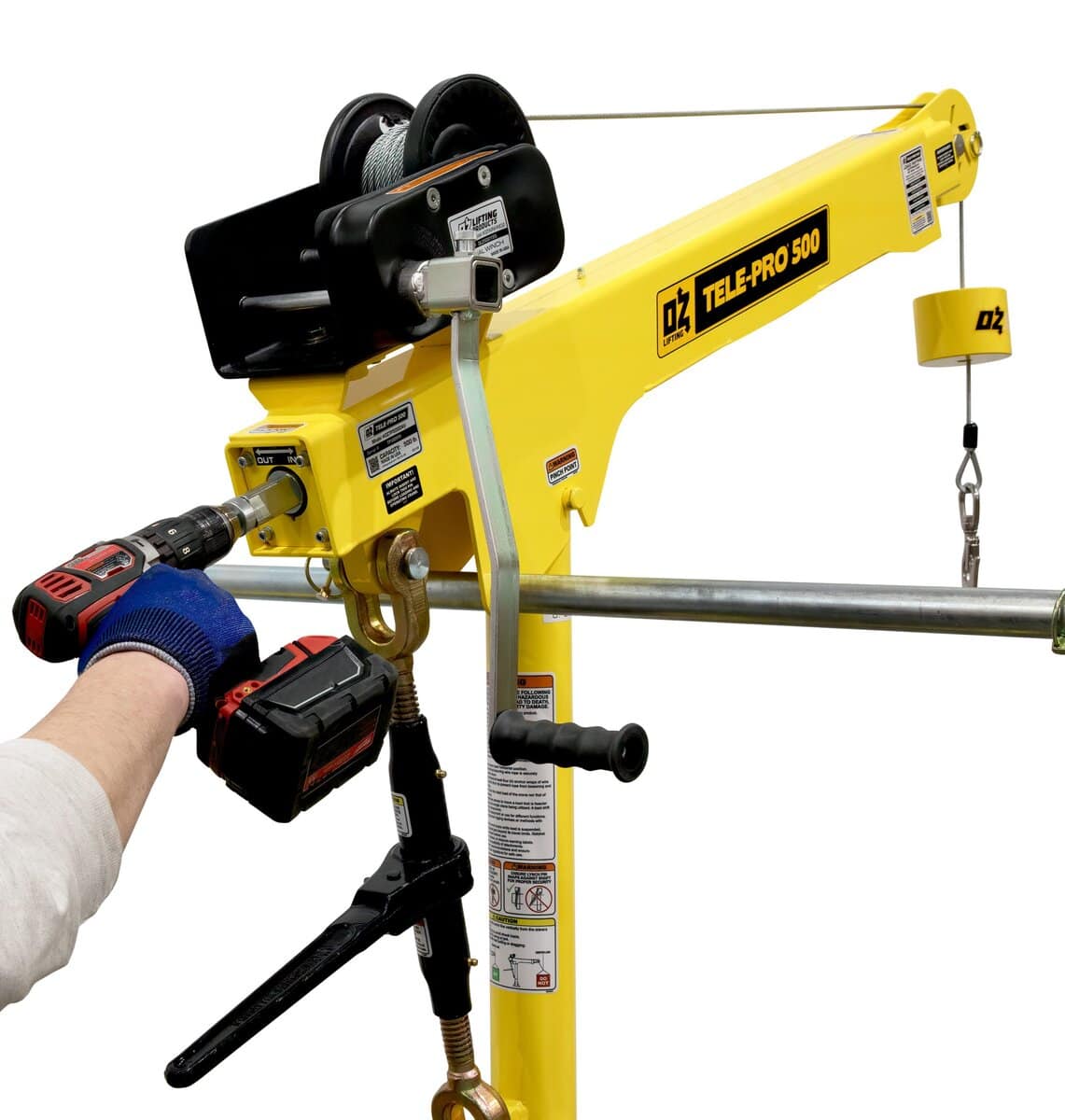 OZ Lifting Drill Drive Adapter OZWINDDA connected to electric drill on carbon steel brake winch, close-up view - imagen 3
