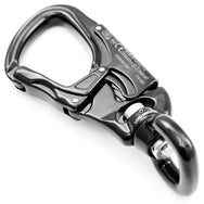 Kong Tango 360 Double Gate Connector Carabiner with Swivel– The Kong Tango 360 Connector combines Tango connector with a smooth, efficient swivel and an overload indicator. The overload indicator ensures safe use by activating when a load between 200 and 300kg is applied. The connector is directional to prevent twisting of ropes, lanyards and metal cables.The Double Gate safety system is easy to use and reduces the risk of accidental opening. The Keylock system prevents accidental snags while maneuvering. S - imagen 2