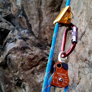 Rock Exotica rockGrab– The RockGrab is an advanced version of the traditional rope grab. The rockGrab body is milled along the side to remove unnecessary material. – Now available at MTN Shop US. - imagen 4