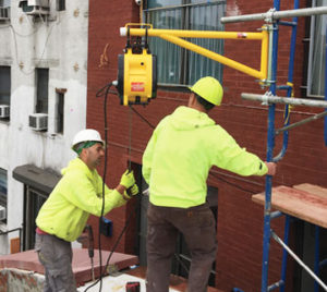 OZ Lifting Builder's Hoist Mount Brackets– These builder's hoist mounts mounts allow you to hang your OZ Lifting Buillder's Hoist from a wall or a pipe for use on site. The wall mount can be securely screwed into a wall and the pipe mount attaches to a round pipe or scaffolding making it highly versatile. – Now available at MTN Shop US. - imagen 3